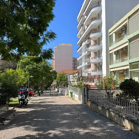 Greenth Avenue * Faro